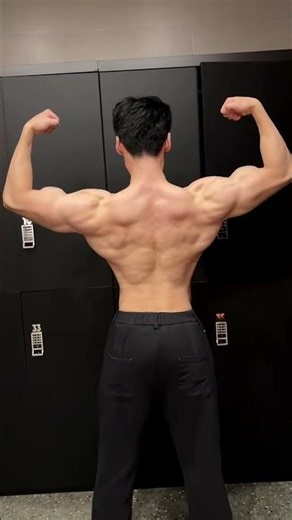 Bareback Muscle Showdown 赤裸背大肌展示