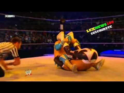 Sin Cara (mistico) Vs Sin Cara (hunico) Mascara vs Mascara Smackdown 10/20/11 en Mexico City
