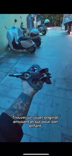 🎄 Vous cherchez le cadeau parfait pour votre enfant ? Découvrez le drone avion télécommandé disponible chez ID Gadgets ✨ Cet avion n’est pas un simple jouet : Grâce à sa télécommande intuitive il décolle, tourne, plane et reste stable même quand l’enfant n’a jamais piloté. Votre enfant apprend à contrôler l’avion en quelques minutes seulement. Un cadeau parfait pour Noël, anniversaire ou simplement pour faire plaisir ❤️ 📞 696431542 / 6 20 41 62 43 🚚 Livraison gratuite à Douala, Yaoundé et Baf