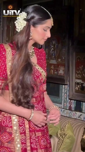 Sonam Kapoor looks gorgeous in a traditional Gujarati saree♥️ #sonamkapoor #anilkapoor #daughter #family #beautyqueen #dress #bollywoodbeauty #bollywoodqueen #bollywoodcelebrity #oldisgold #bollywoodactress #bollywood #celebrity #actress #family | UiTV Connect | Facebook