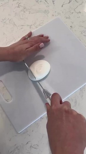 24K views · 504 reactions | Need a fun activity this week? Try this! ️ DIY BATH CRAYONS ️ All you need is child appropriate soap, food coloring and a silicone mold! Be aware that the mixture will be hot right after melting so adults should use a spoon to add the mixture to the mold. Close adult supervision is always required when doing the activities and hacks on our profile ❤️ #diyplayideas #toddlerparents #KidActivities #toddleractivities #momsoffb | The Bast Family | Facebook