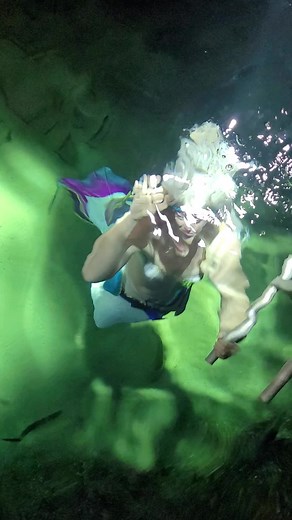 Memmaid bubble rings #bubblering #mermaid #mermaidjacy #professionalmermaid #mermaidtail #underwater #coldwater