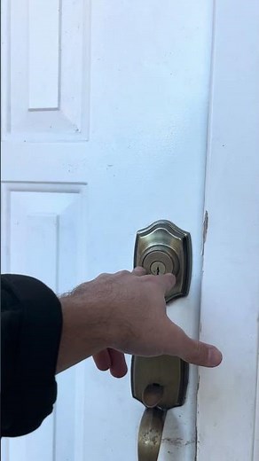 Pro Locksmith Unlocks House in 10 Seconds by Drilling Lock Screws – Professional Techniques!