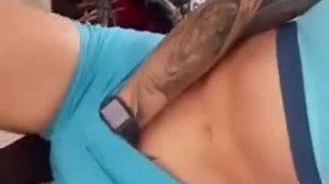Cintia Cossío montando bicicleta y masturbándose