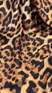 Cetim Gloss Animal Print Um tecido leve e de toque macio, com aspecto acetinado e perfeito para seus looks. Apresenta um pouco de elasticidade também. R$79,90 Composição 97% poliéster 3% elastano Para mais informações, entre em contato com nossas consultoras ou acesse nosso site: https://www.saiadesaia.com.br #cetimgloss #cetim #tecidos #saiadesaia #costura #animalprint #onça | Saia de Saia