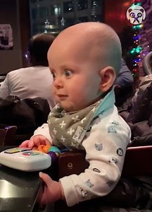 Toddlers' hilarious reactions to hibachi chef cooking display | Hungry Panda