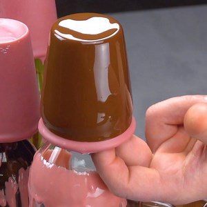 These stuffed chocolate cups are as easy as 1–2–3! 🥛🍫🍓 FULL RECIPE: https://bit.ly/2PVNLFf | Scrumdiddlyumptious