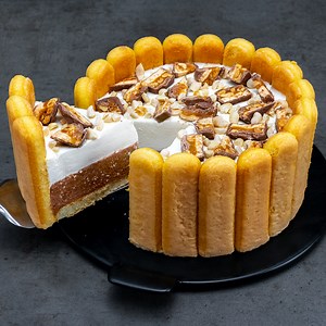 Homemade Snickers cake, without baking! Ingredients: sponge fingers - 300 g (10.6 oz) milk - 200 ml (6.76 fl oz) for the cream: mascarpone - 500 g (17.64 oz) powdered sugar - 150 g (5.3 oz) vanilla essence - 7 ml (0.23 fl oz) whipping cream - 500 ml (16.9 fl oz) nutella - 150 g (5.3 oz) peanuts - 150 g (5.3 oz) sugar - 100 g (3.5 oz) Cook it over medium fire 10 min IN THE FRIDGE 30 minutes white cream IN THE FRIDGE 30 minutes brown cream IN THE FRIDGE 1 H For white chocolate: milk - 500 ml (16.9