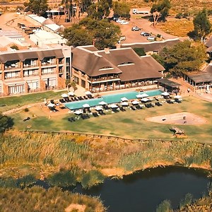 ADVENTURE IS CALLING! 🦁🐾 Book your Cape Town safari & spa getaway at Aquila to escape the city life for the day or stay a few nights. Take a scenic drive, less than 2 hours from the Mother City to experience our Private Game Reserve where wildlife, adventure, relaxation and luxury harmonises. ⭐️ Guided game drives and safaris. ⭐️ Welcome drinks. ⭐️ Infinity pool & wet bar. ⭐️ Tranquila spa treatments. ⭐️ Children’s outdoor entertainment area. ⭐️ More incredible facilities & activities! Click o