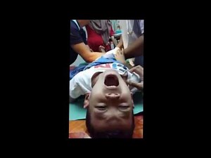 Lucu,Anak di sunat,dOKTER NYA dimarahin...