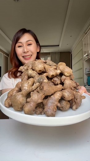 Pedessss beneran 😄 …. Memang lebih joss ini jahe merah … ntar dibikin wedang deh … #sibungbung #mukbang #kulinerviral #reelsindonesia #reviewmakanan #reviewbuah | Sibungbung