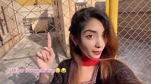 Pakistani university girl vlogs 🤣 Roasted !! | Charsi xd