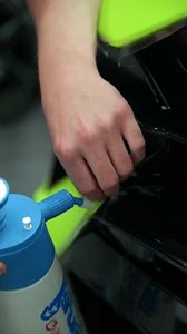 PPF Technician utilise une bouteille de : vidéo de stock (100 % libre de droit) 3958090551 | Shutterstock