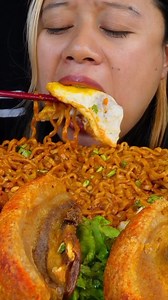 Eating Whole Omelette in One Bite 😋 #mukbangpari #eatingshow #omelette | Mukbang Pari