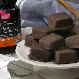 These Homemade Peppermint Patties are a delicious addition to cookie trays and even make an amazing gift! Full Recipe: http://bit.ly/2EnPCLG | Ancient Nutrition
