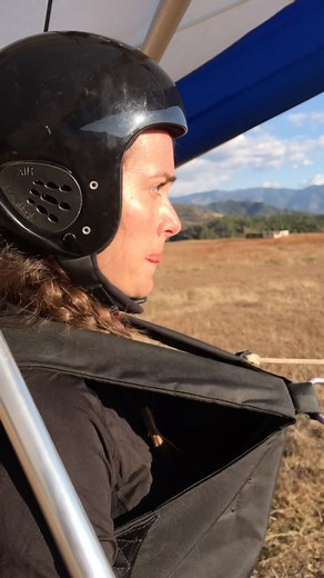 @ireneesser aprendiendo a volar en ala delta para su personaje en la película @caballeroaguilamovie #aladelta #valledebravo #avandaro #cdmx #mexico | Ala Delta México