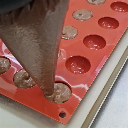 236 reactions · 17 shares | Baileys Choc Ice Cream Mochi Mooncake  Tired of the usual boring traditional mooncake? Here's something alcoholic and cool definitely will impress your friends and family. Alcoholic ice cream wrapped in Mochi Snow Skin. Flavors to love:  Guinness & Gula Malacca  Roku Gin & Sakura Raspberry  Baileys & Valrhona Almond 拏 Milo Nugget (Non-alcoholic) Grab yours now—limited stock!  | Cake Tella | Facebook