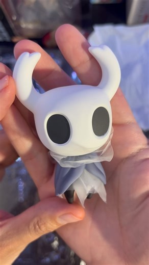 110 reactions · 3 comments | Nendoroid Unboxing: Hollow Knight 瑱 #hollowknight #teamcherry #silksong #nendoroid #unboxing #goodsmile #figura #coleccion #videogames #indie #soulslike #metroidvania | LeonDrummer | Facebook