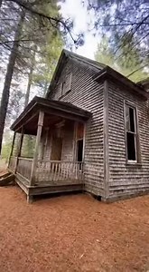 1920s timber baron mansion, abandoned 1987 #abandoned #urbex #abandonedplaces #decay #urbexphotography #lostplaces #photography #urbexworld #urbanexploration #abandonedworld #forgotten #urbanexplorer #lost #explore #urbexplaces | Abandoned Mansions