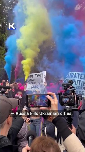 Pussy Riot and Femen storm Russian pavilion at Venice Biennale
