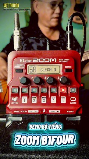 🎸 TẶNG NGAY Bộ Sound Zoom B1 FOUR khi mua sản phẩm 💥 🌟 Zoom B1 FOUR là một bộ đa hiệu ứng (Multi-Effects Processor) dành cho đàn Bass, nổi bật với thiết kế nhỏ gọn, giá cả phải chăng và kho tàng hiệu ứng phong phú 🔥 Số lượng Hiệu ứng (FX): Hơn 70 hiệu ứng (bao gồm các Distortion, Modulation, Delay, Reverb, Compressor, Filter, v.v.) 🔥 Mô phỏng Amp & Cab: Tích hợp 9 mô phỏng Amply Bass nổi tiếng (như Ampeg, Fender, SWR, v.v.) và các Cabinet (thùng loa) tương ứng 🔥 Sử dụng đồng thời: Cho phép