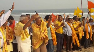 Parikrama at Puri beach and Hari Naam Sankeertan. | JKYog Activities