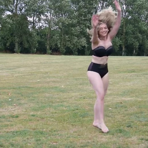 Cartwheels in Deluxe: The NEW sassy strapless bra!