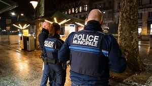VIDEO. Une passante agresse une équipe de la police municipale à Toulouse, une scène choquante et filmée