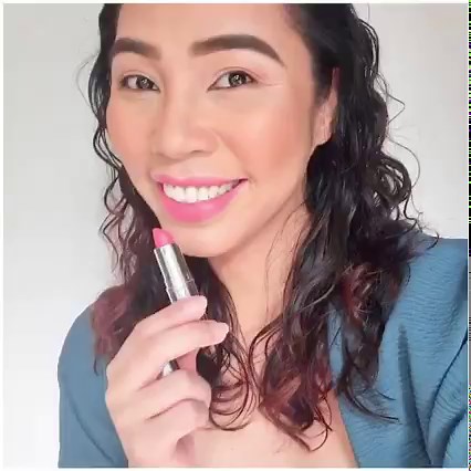 “Dew” like Nina and use lipsticks that are secretly lip CARE in really cute outfits! #TopTipTuesday #skingenious Lipsticks can come with lots of stuff that irritates your lips. Using a skin-friendly lipstick can prevent dryness, chapping, and darkening, too! Skintelligent Beauty Lipsticks … 😇 Are All-Types-Of-Fragrance-Free, Paraben & Preservative-Free, Phthalate-Free, Irritating Wax-Free (with dye-free options, too!) 🐝 Honey is lovely but beeswax and propolis are top contact allergens — so no