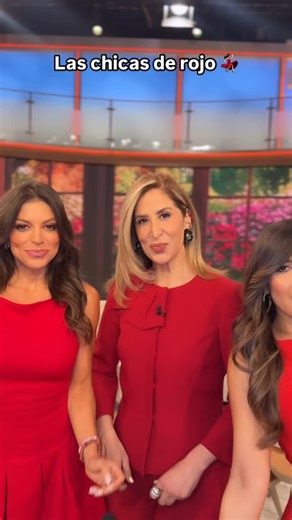 61 reactions · 5 comments | Las chicas de rojo…y su camarógrafo. 浪 #despiertaamerica #chicasderojo | Despierta America | Facebook