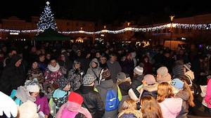 Česko dnes bude zpívat koledy, konečně živě. Zapojí se i Bruntálsko a Krnovsko