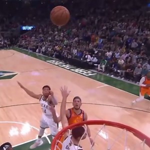 A vitória não veio, mas o que o Booker jogou foi BRINCADEIRA! 42 pontos e 60% de aproveitamento nos arremessos! #FordBRnoSporTV #NBAnoSporTV | sportv