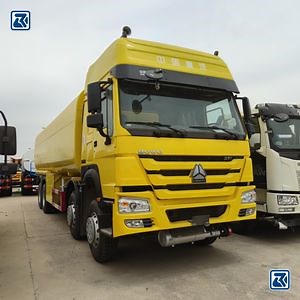 [Hot Item] Hot Selling China Sinotruk 30000 Liters 8X4 5000 Gallon Tank Truck Tanker Truck for Sale