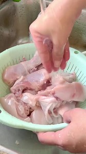 Paling fav! Resepi ni dapat dari kak ipaq asalnya ayam berlada tapi saya alter sikit jadi ayam lemak berlada. Kalau masak ni terus hilang ingatan nak diet. 🫣 . | Saya Sangat Sayang Suami Saya