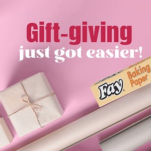 Turn your leftover baking paper into a unique wrapping paper. #DIY #Crafts #FayCares #BakingPaper #Repurposing | Fay.Cares