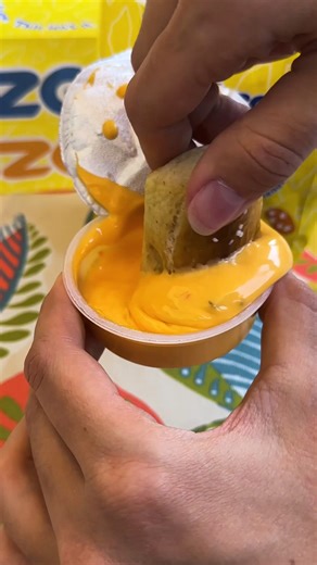 Dip into deliciousness with Wetzel's Pretzels! 泌燎 | Chandler Fashion Center | Facebook