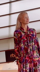 4.2K views · 30 reactions | Pamela Anderson (@pamelaanderson) ha presentado en el Festival de Cine de San Sebastián 2024 su último trabajo cinematográfico ‘The Last Showgirl’ junto a Gia Coppola. Para la ocasión ha optado por un vestido suelto con motivos florales, pelo suelto y un ‘beauty’ muy natural.  @sansebastianfes #pamelaanderson | InStyle España | Facebook