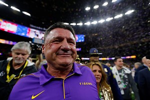 58-Year-Old LSU Coach Ed Orgeron Spotted Shirtless Going Beastmode On A Jog (VIDEO)