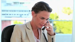 Well-dressed Woman Phoning Her Office : vidéo de stock (100 % libre de droit) 3008776 | Shutterstock
