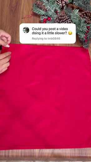 Flowers napkin fold, what do you think? #tabledecor #tablesetting #napkinart #homedecorideas | Designs_by_shadiek