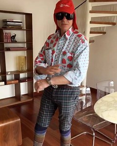 Getting ready for Paris Fashion Week. (Karl Lagerfield, watch out!) | Dr Karl Kruszelnicki