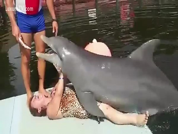 Woman got fucked by a dolphin