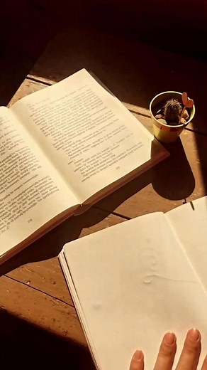 From simple pages to stunning keepsakes ✨ Resin Diary Covers are the new trend — glossy, premium and beautifully customised with flowers, charms, initials or even photos. A perfect way to preserve your memories in style. Follow Alphaaa Academy for more creative trends & art inspiration! 💛📘 #alphaaaacademy #resindiary #resindiarycover #resinart #resinartist #resincrafts #memorybook #handmadecreations #creativeideas #resincommunity #resinlove #diyart #resincreations #craftinspiration #arttrends