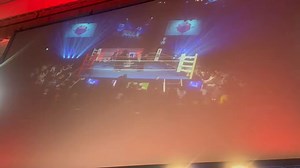 Red Bull LEGENDUSSTREET FIGHTER 6 師弟杯ひとり師弟杯ポーズで記念撮影🤭📸笑今年もラウンドガールとして、素敵な大会に参加させていただけて本当に嬉しいです😆🎮選手のみなさんの真剣な姿と、積み重ねてきた時間の重みを間近で感じることができました。なによりも、本日ご来場くださった会場のみなさまと、熱くて楽しい時間を一緒に過ごせたことが幸せでした…🔥✨暖かく迎えてくださり、ありがとうございます😭明日もよろしくお願いいたします！みなさんにお会いできるのを楽しみに、明日もお待ちしております☺️✨#ena #師弟杯 #RedBullLEGENDUS #LEGENDUS #StreetFighter6 #cjd_ena