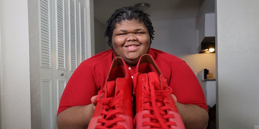 Shaq Style: Teen who wears a size 23 shoe thanks basketball legend for super-sized donation