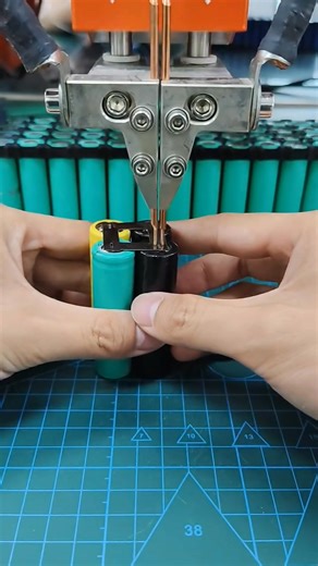 Spot welding Lithium Batteries | Laptop Repair Secrets