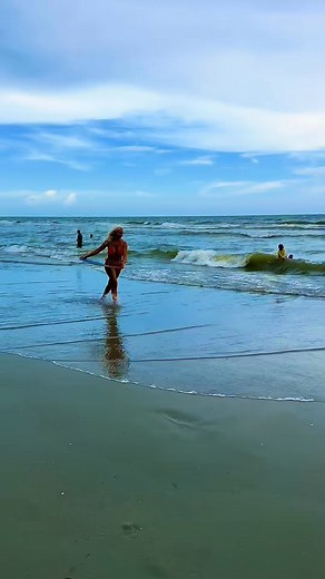 First and last time skim boarding.. #Oops #Fail #Fall #Humor #Funny #Blonde #Bikini #Laugh | Ashira | Facebook