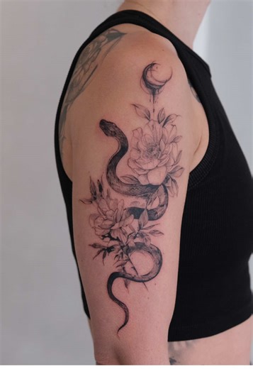 Creative Snake and Flower Tattoo Experience
