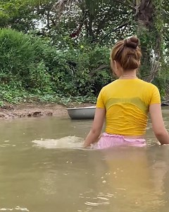 Giăng lưới cá buổi trưa sẵn hái mớ rau muống dìa xào tỏi #mienquesongnuoc #mientay #vlog #cauca #sanbathailuom #asiangirl | Sông Âm Dương