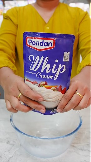 1.6K views · 18 reactions | Whip Cream tidak melulu untuk dekorasi kue, untuk topping smoothies juga nikmat. #KreasiPondan #Pondanfood #bakingtips #reseprumahan #resepmudah #resepisimple #whipcream #whippedcream #cream #smoothie #juice | Kreasi Pondan | Facebook